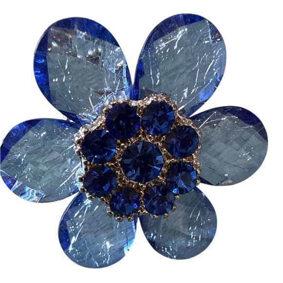 Pretty Blue Acrylic Flower Stretch Adjustable Ring with Rhinestone Bling Size 9 - Picture 1 of 3